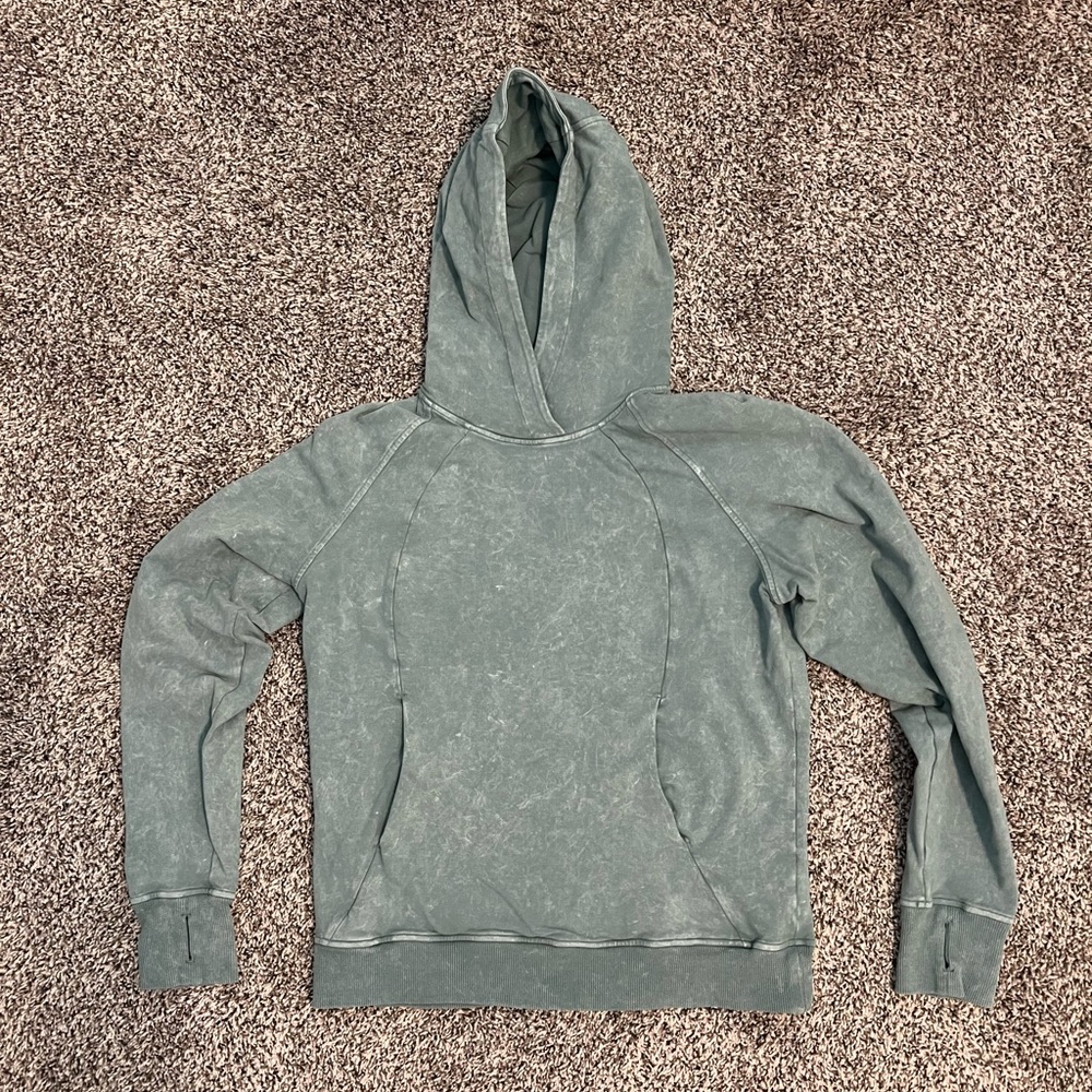 Lululemon sweatshirt